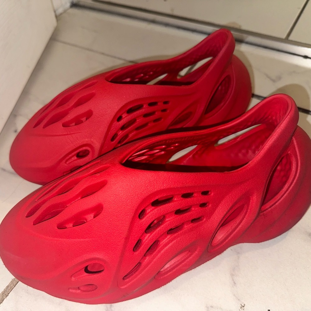 Authentic YEEZY Foam Runner.